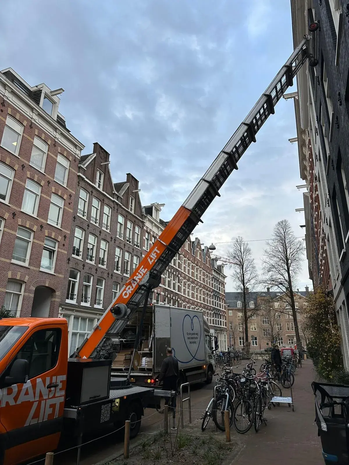 VHL verhuislift bij grachtenpand Amsterdam